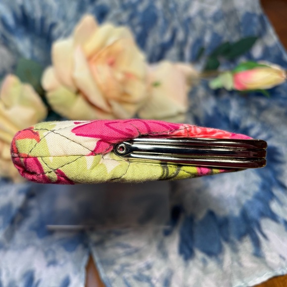 Vera Bradley Dahlia Double Kiss lock Clutch Beautiful floral Pattern for spring - Picture 5 of 9
